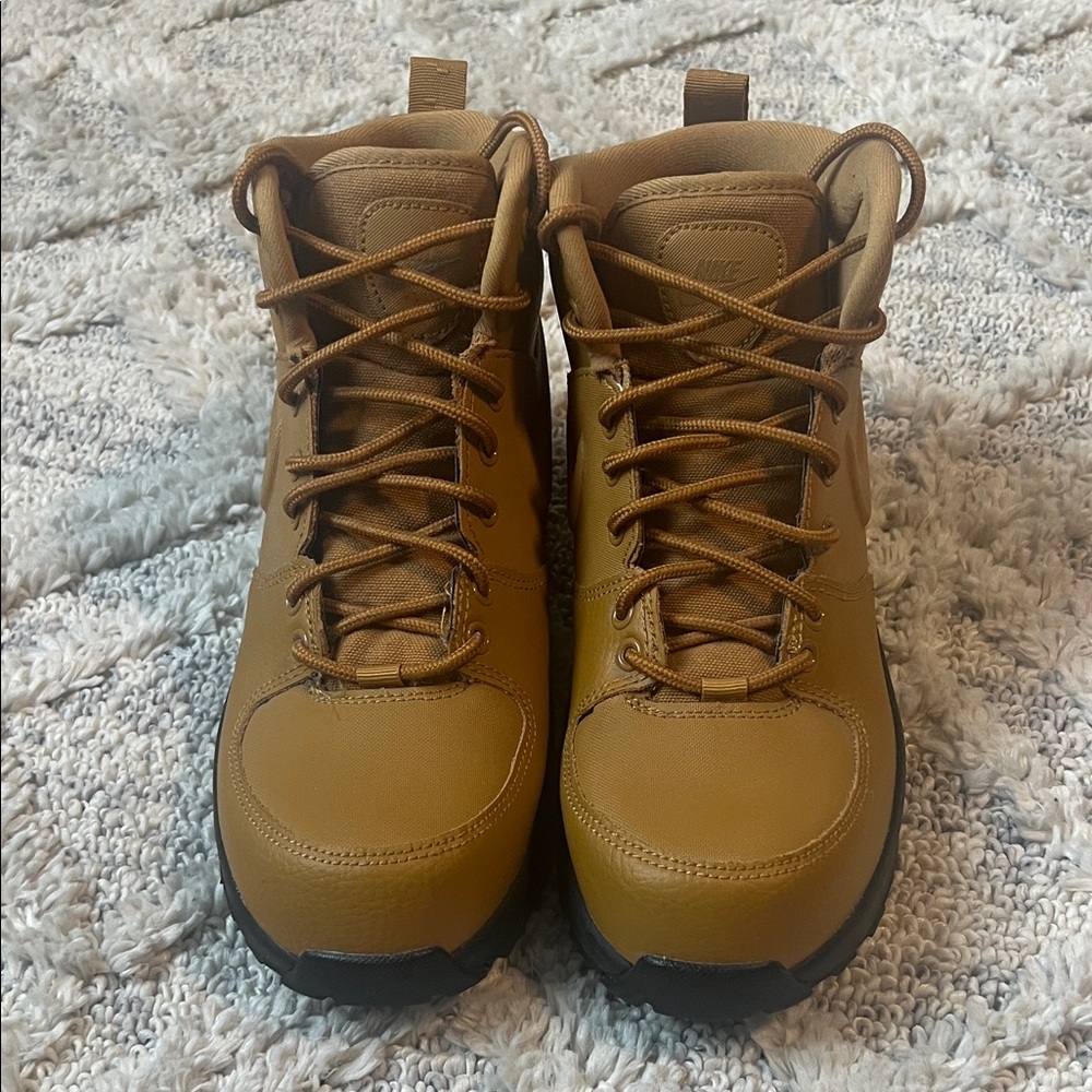 Nike Manoa Lace-Up Boots